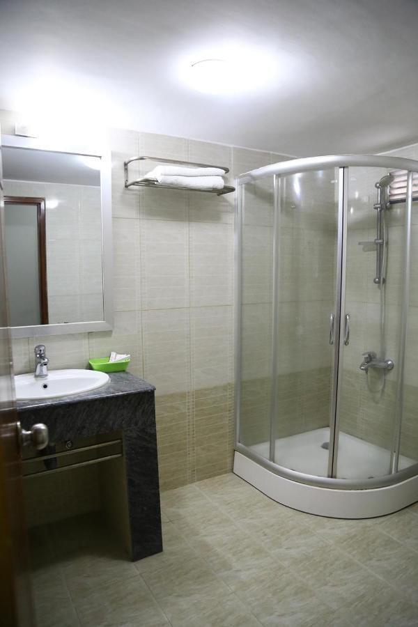 Hotel City Plaza Jessore Buitenkant foto