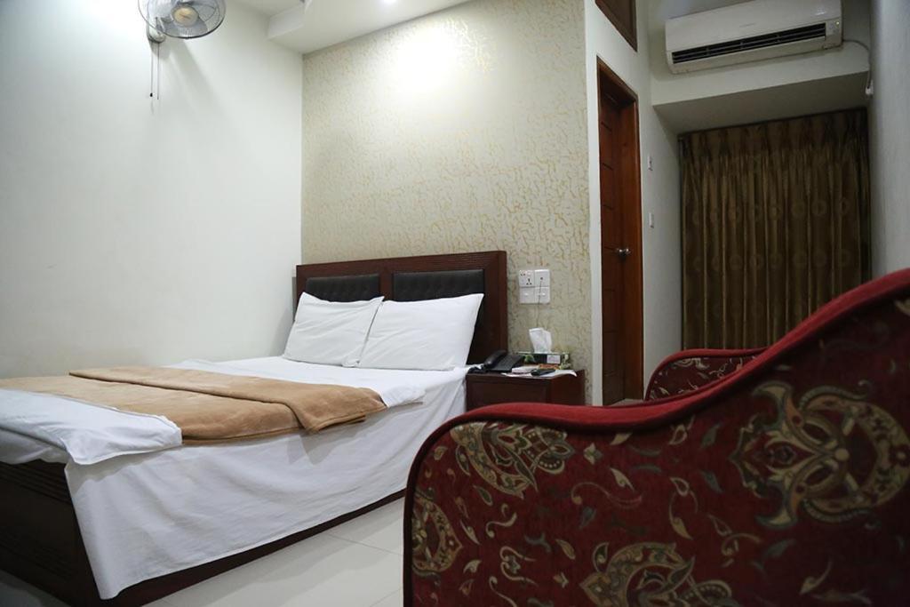 Hotel City Plaza Jessore Buitenkant foto