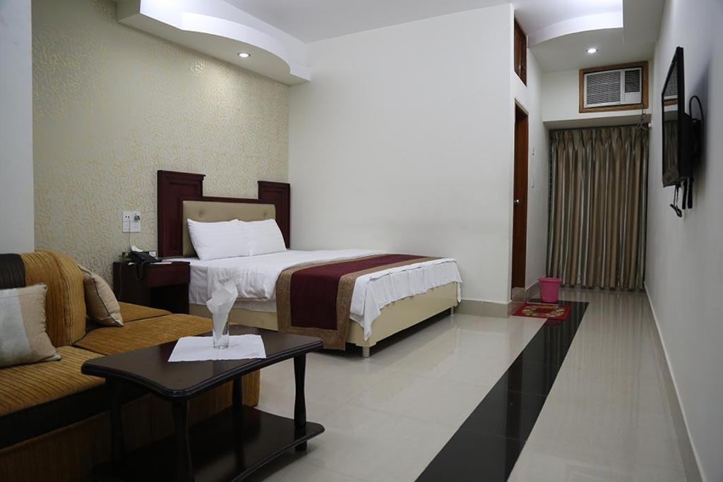Hotel City Plaza Jessore Buitenkant foto